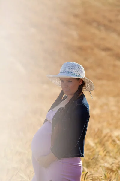 Mujer Embarazada Campo Trigo — Foto de Stock