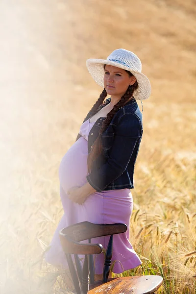 Gravid Kvinne Hveteåker – stockfoto