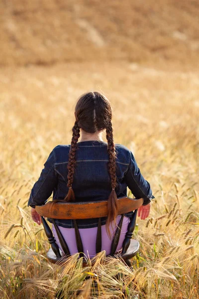 Gravid Kvinna Ett Vete Fält — Stockfoto