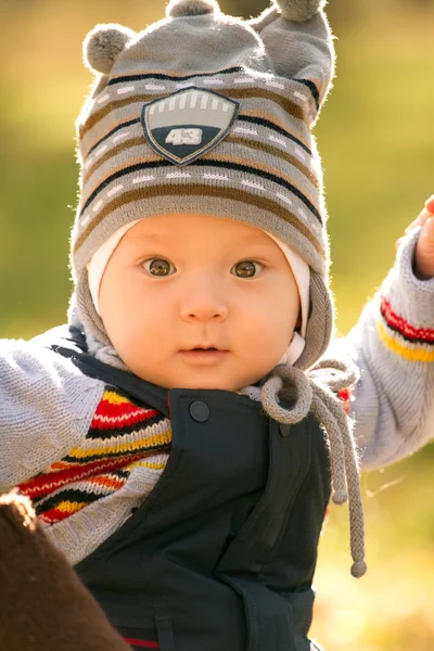 Baby buitenshuis — Stockfoto