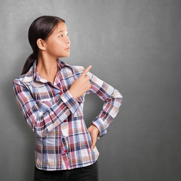 指向手指的亚洲女孩 — 图库照片