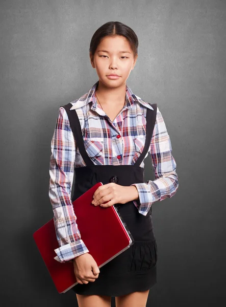 Aziatische meisje met laptop — Stockfoto