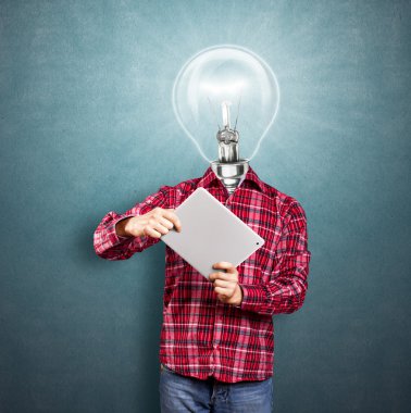 dokunmatik yüzey ile lamba kafa adam