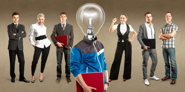 Verksamhet team med lampa huvud — Stockfoto