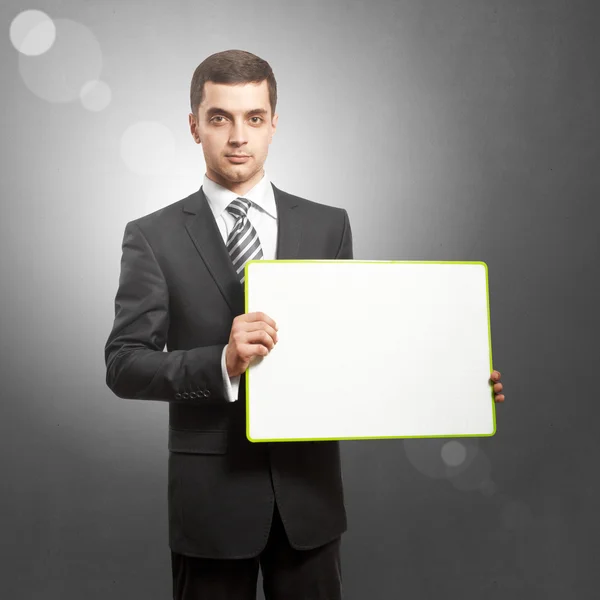 Hombre de negocios con tablero de escritura vacío —  Fotos de Stock