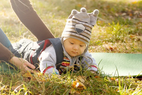 Baby buitenshuis — Stockfoto