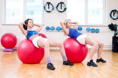 Kadınlar germe egzersiz yapın