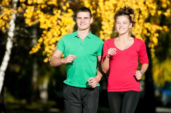 Young man and woman running — Stock Photo, Image