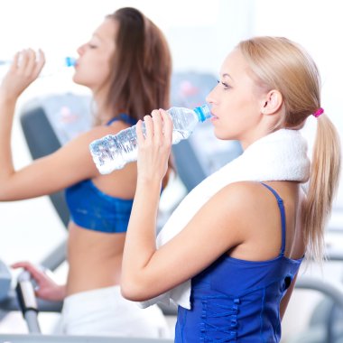 kadınların içme suyu sonra spor