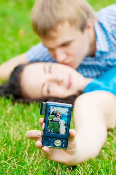 Happy teenage couple taking picture — Stock Photo, Image