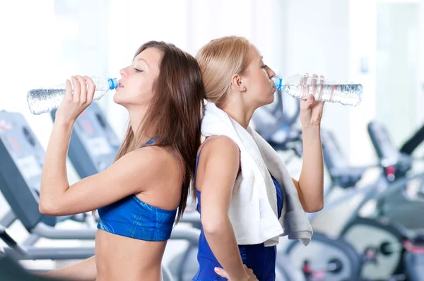 Women drinking water after sports — Stock Photo, Image