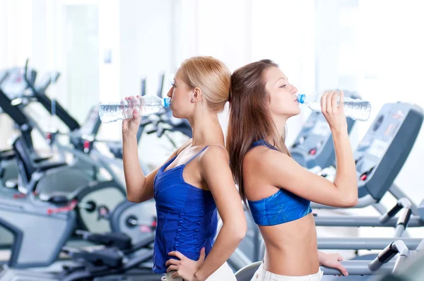 Women drinking water after sports — Stock Photo, Image