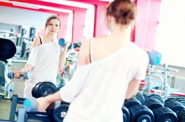 kadının yapması ağırlıkları ile böler