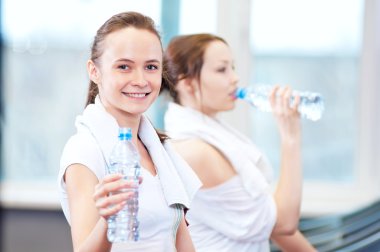 kadınların içme suyu sonra spor
