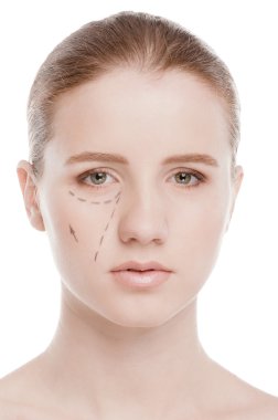 Şevval Özçelik Güzellik kadın yüzüne düzeltme satırları çizmek