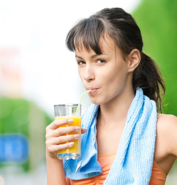 Girl drinking juice after exercise — Stock Photo, Image