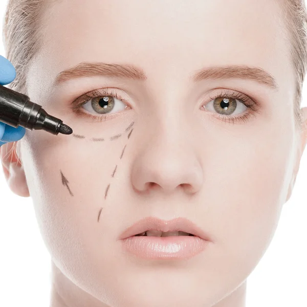 Beautician draw correction lines on woman face — Stock Photo, Image