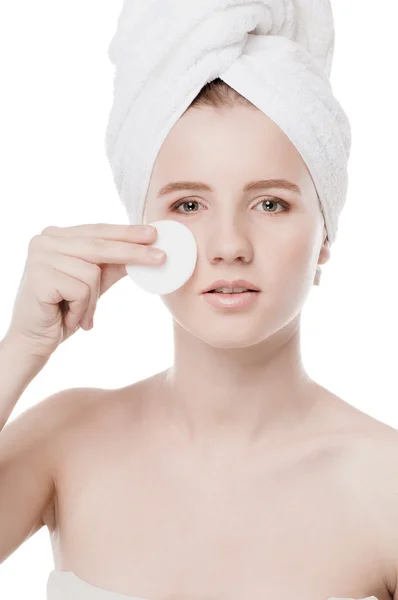 Jeune femme avec une santé parfaite peau du visage — Photo