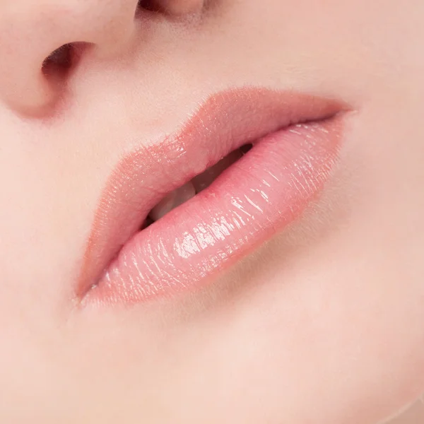 Rostro de belleza jovencita. Zona de labios — Foto de Stock