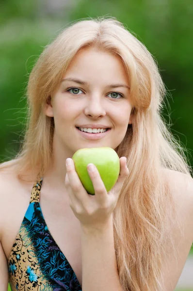 Beautiful woman with green apple — Stock Photo, Image