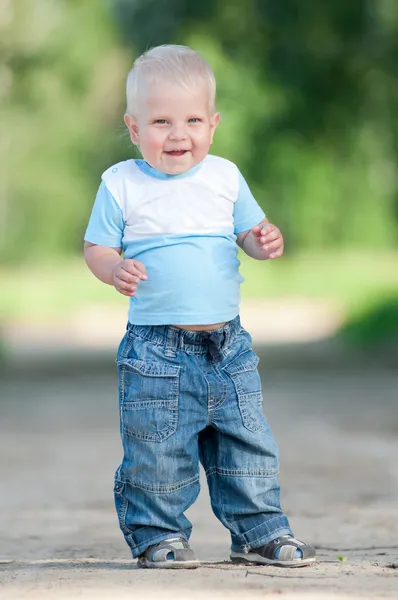 Happy little boy in the green park — Stock Photo, Image