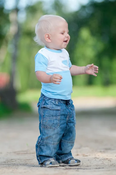 Happy little boy in the green park — Stock Photo, Image