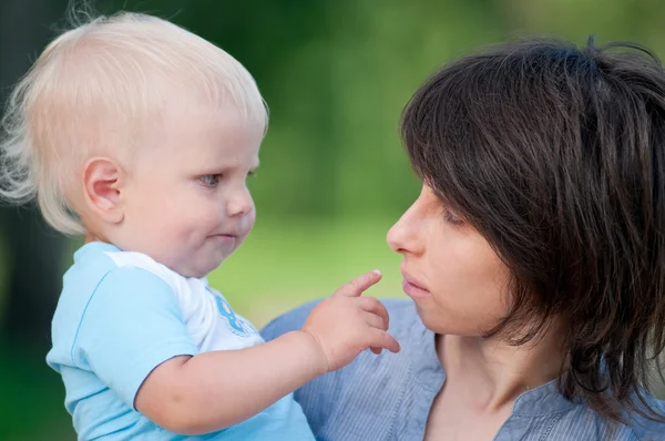 Cheerful child with mother play outdoors — Stock Photo, Image