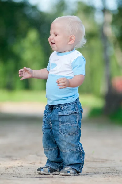 Happy little boy in the green park — Stock Photo, Image