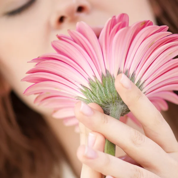Boldog nő virág Ismerkedés — Stock Fotó