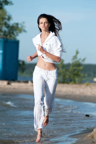 Deportiva mujer corriendo en el agua —  Fotos de Stock