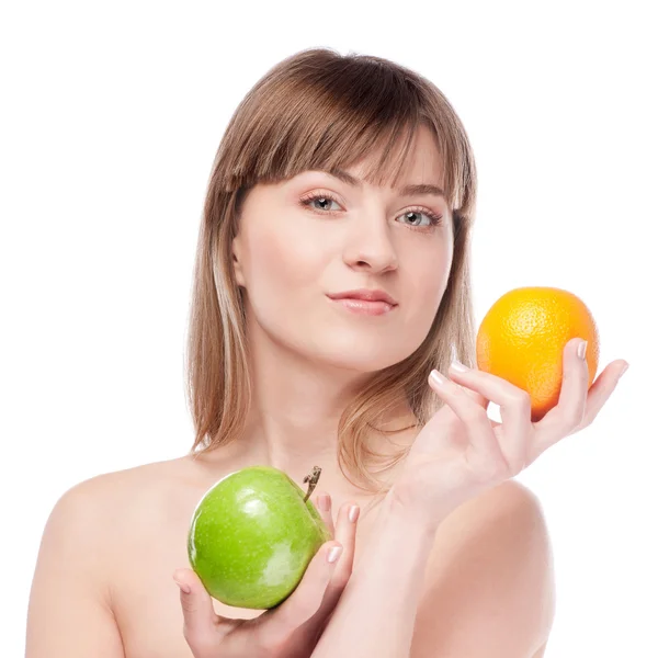 Mladá kráska žena s zelené jablko a pomeranč — Stock fotografie