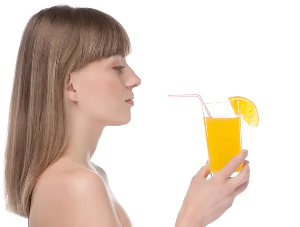 Mujer joven belleza con jugo de naranja — Foto de Stock