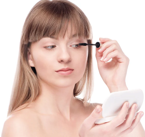 Schöne Frau mit Make-up Pinsel — Stockfoto