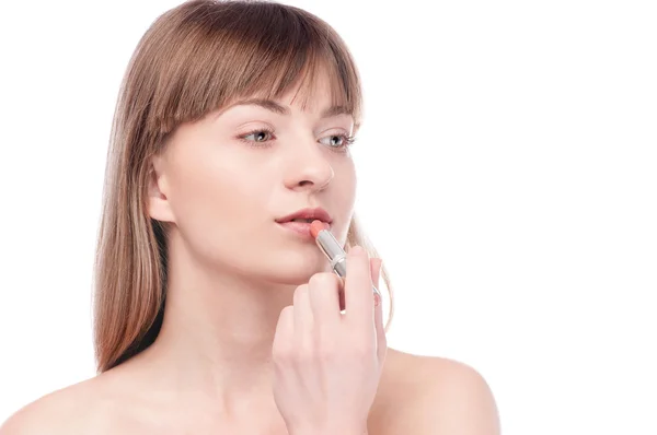 Mooie vrouw met aanzienlijk make-up borstel — Stockfoto