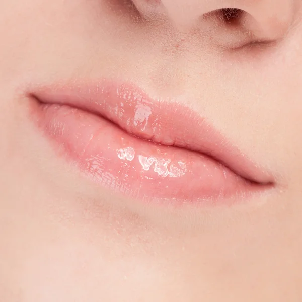 Güzel genç bir kadın yüzü. dudak bölgesi — Stok fotoğraf