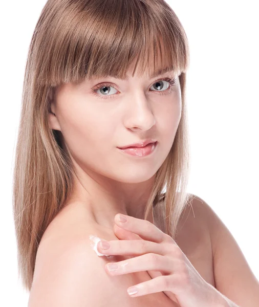 Woman applying moisturizer cream on face — Stock Photo, Image