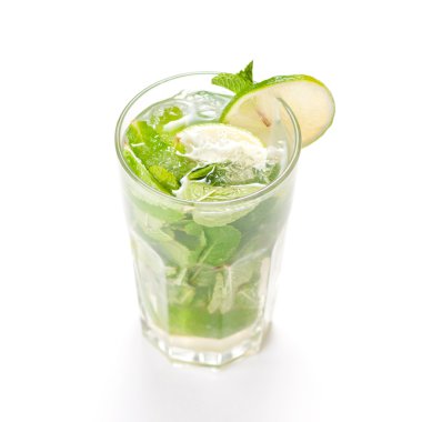 Mojito üzerine beyaz kokteyl