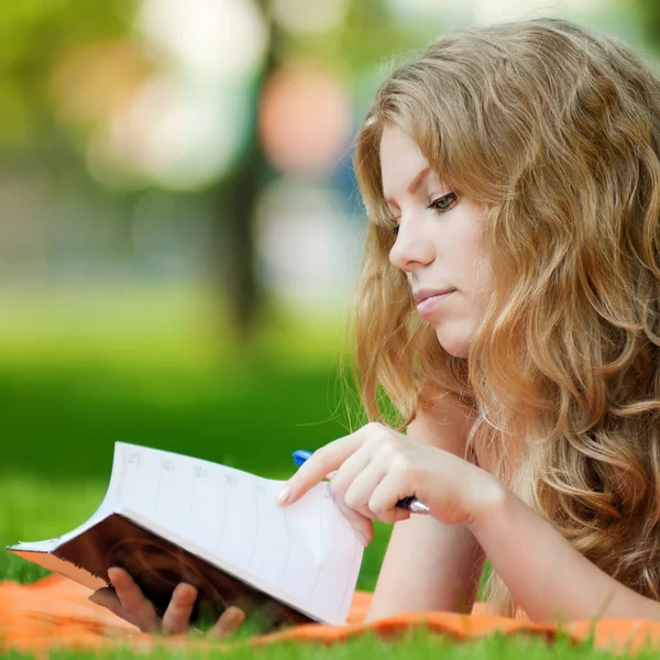 Beautiful young woman study — Stock Photo, Image