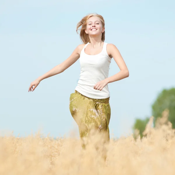 Happy woman on picnic in wheat field — Stock Photo, Image