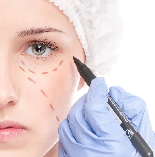 Beautician draw correction lines on woman face — Stock Photo, Image