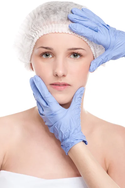 Exame facial médico de mulher bonita — Fotografia de Stock