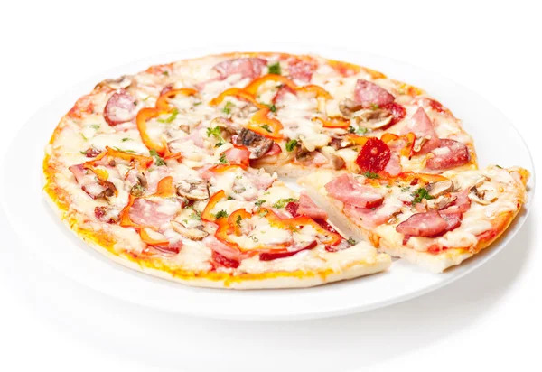 Gustosa pizza salame piccante italiana — Foto Stock