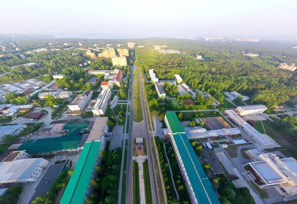 Aerial stadsutsikt från luften (helikopter) — Stockfoto