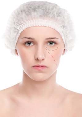 Şevval Özçelik Güzellik kadın yüzüne düzeltme satırları çizmek