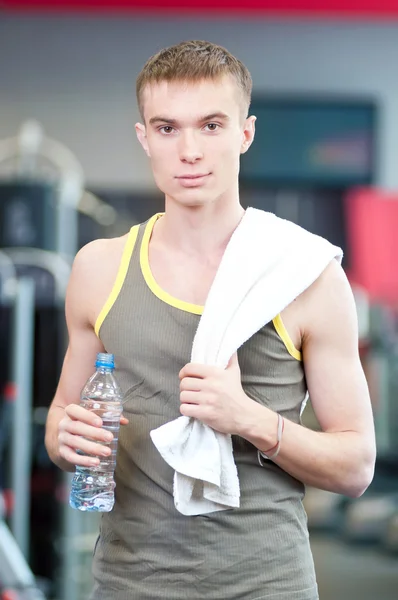 Homme boire de l'eau après le sport — Photo