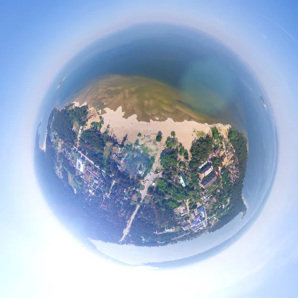 Vista aérea de la ciudad desde el aire - modo planeta pequeño —  Fotos de Stock