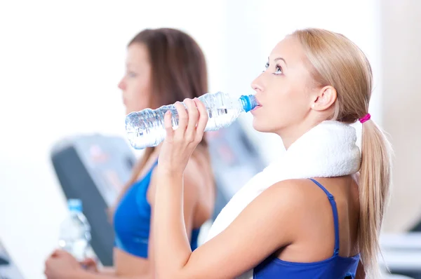 Women drinking water after sports — Stock Photo, Image