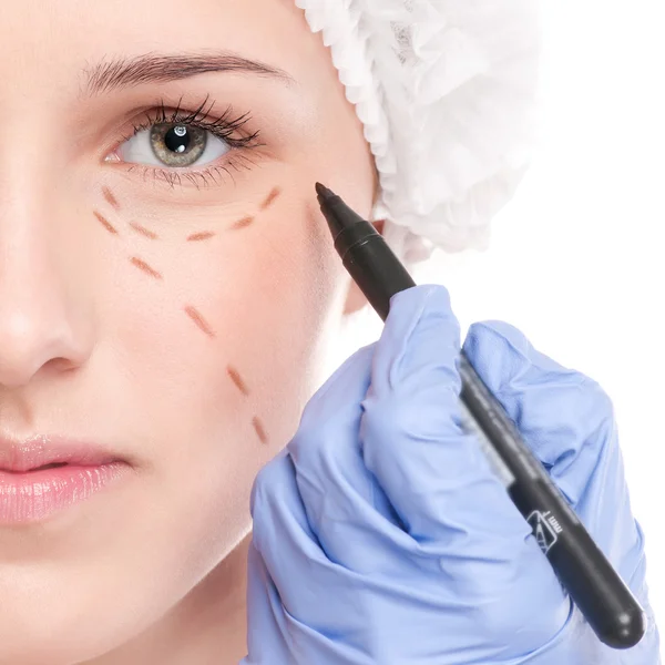 Beautician draw correction lines on woman face — Stock Photo, Image