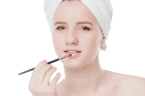 Mooie vrouw met aanzienlijk make-up borstel — Stockfoto