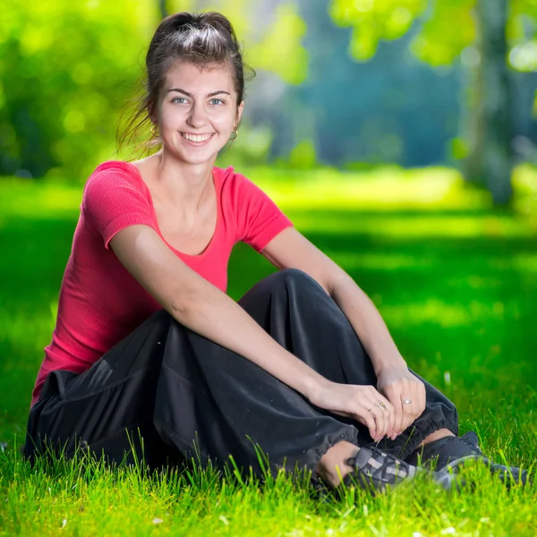 Woman doing exercises for abdominal muscles — Stock Photo, Image